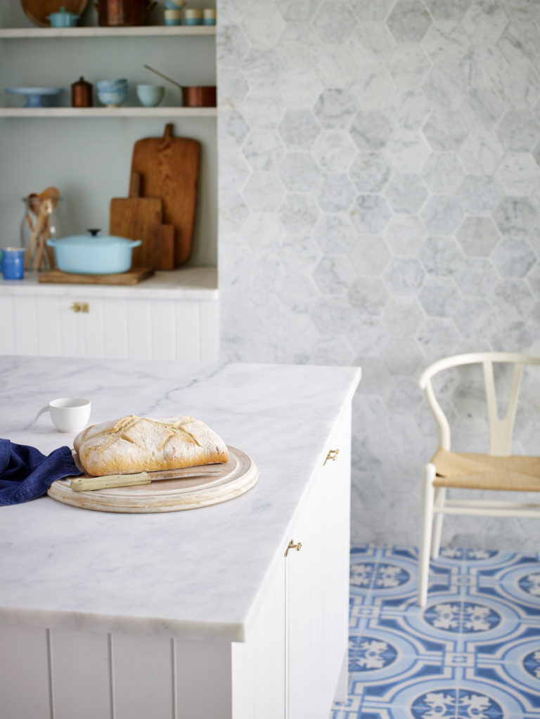 Carrara Tumbled Marble Tile Hex, Calacatta Worktop & Mod Encaustic Blue