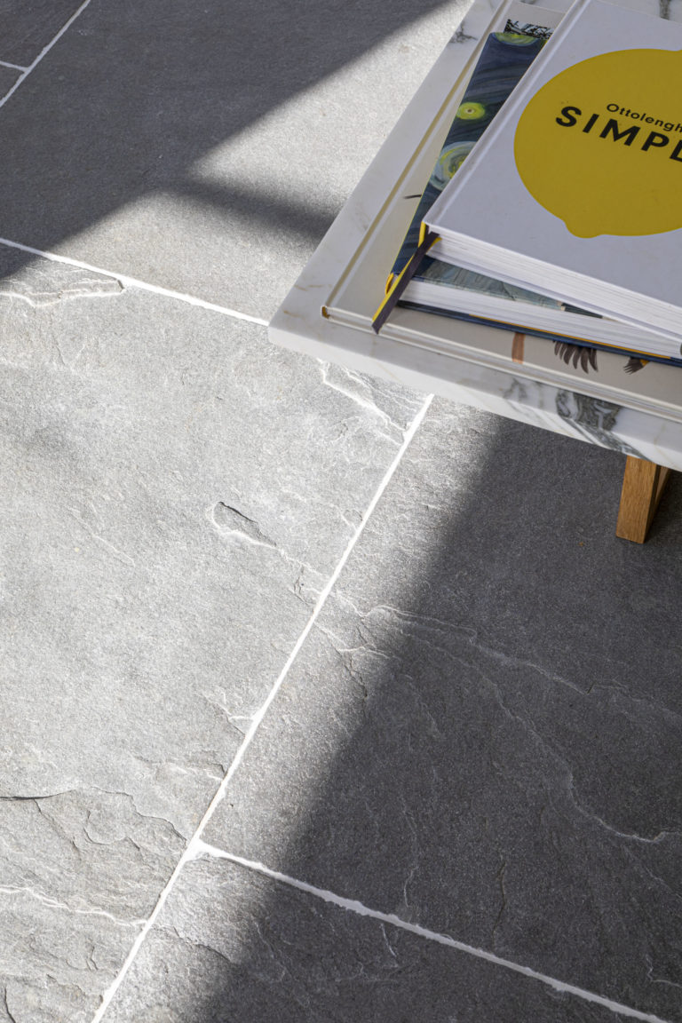 agincourt-grey-tumbled-limestone-floor-tiles-2