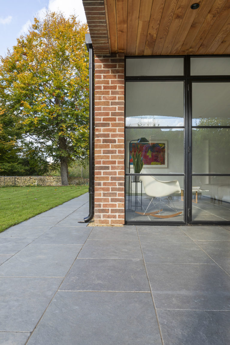 agincourt-grey-tumbled-limestone-floor-tiles