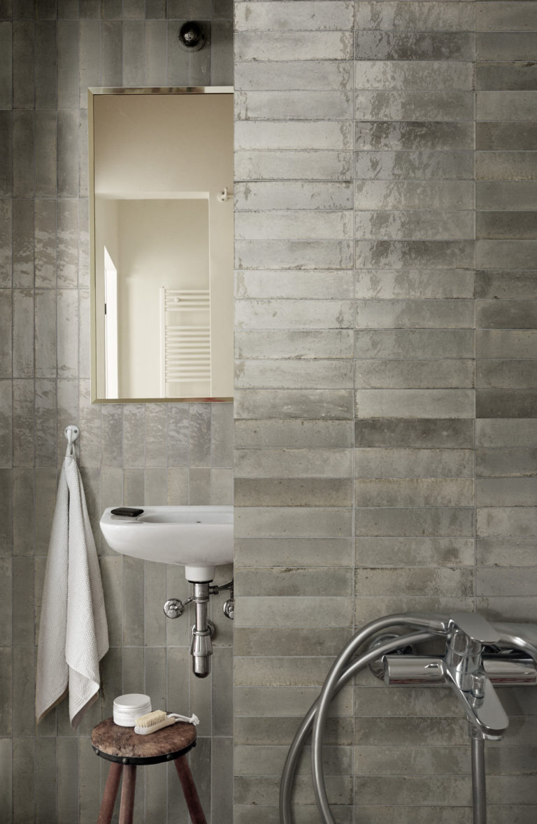 hoxton-grey-gloss-porcelain-bathroom-tiles