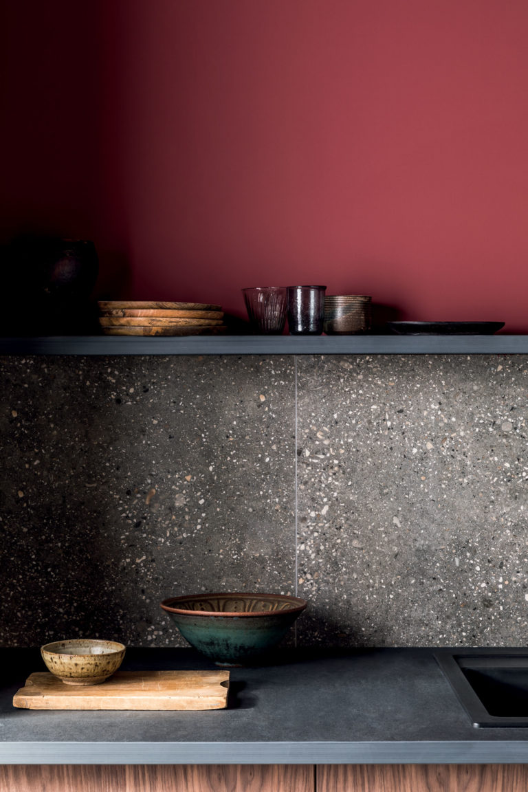 hendrix-moss-porcelain-with-nero-riven-slate-slab-bathroom-wall-tile