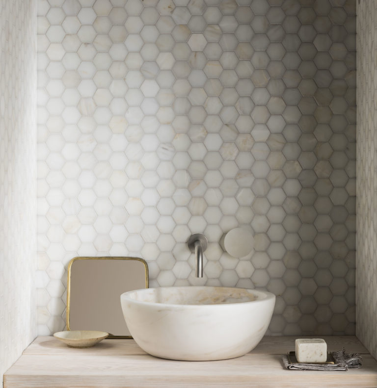 calcatta-amber-honed-marble-mosaic-hexagon-bathroom-tiles