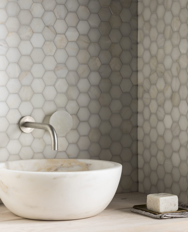 calcatta-amber-honed-marble-mosaic-bathroom-tiles