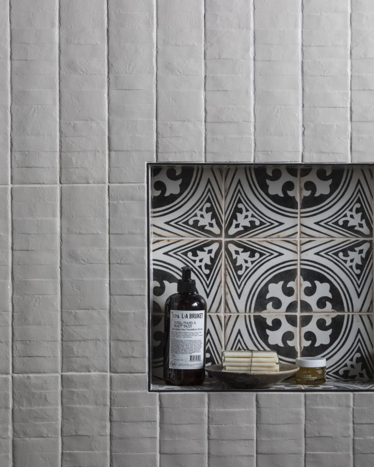 taupe-wall-decor-porcelain-bathroom-tiles