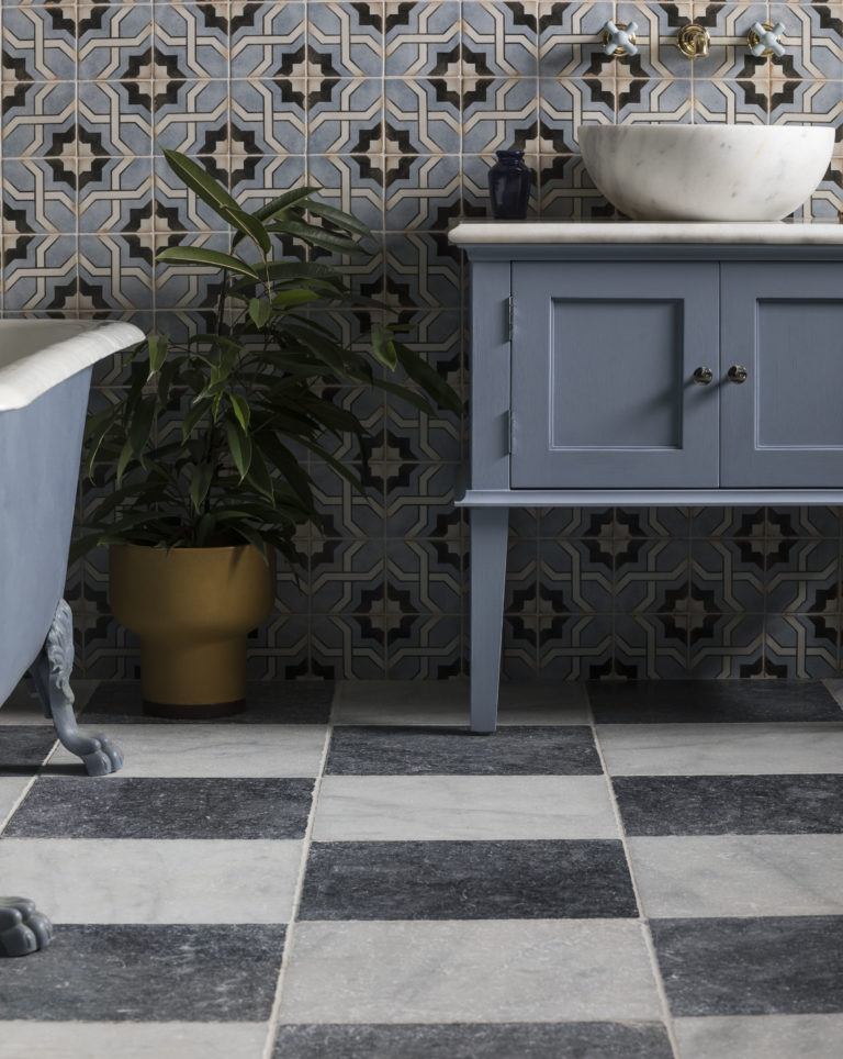 di-scacchi-tumbled-marble-bathroom-floor-tiles