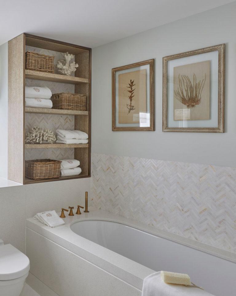 calacatta-amber-honed-marble-herringbone-mosaic-bathroom-tiles