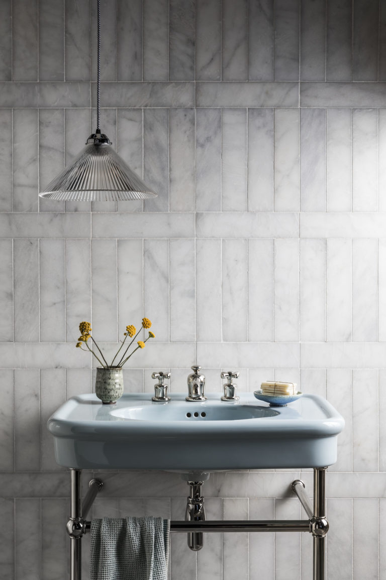 calacatta-honed-marble-bathroom-wall-tile