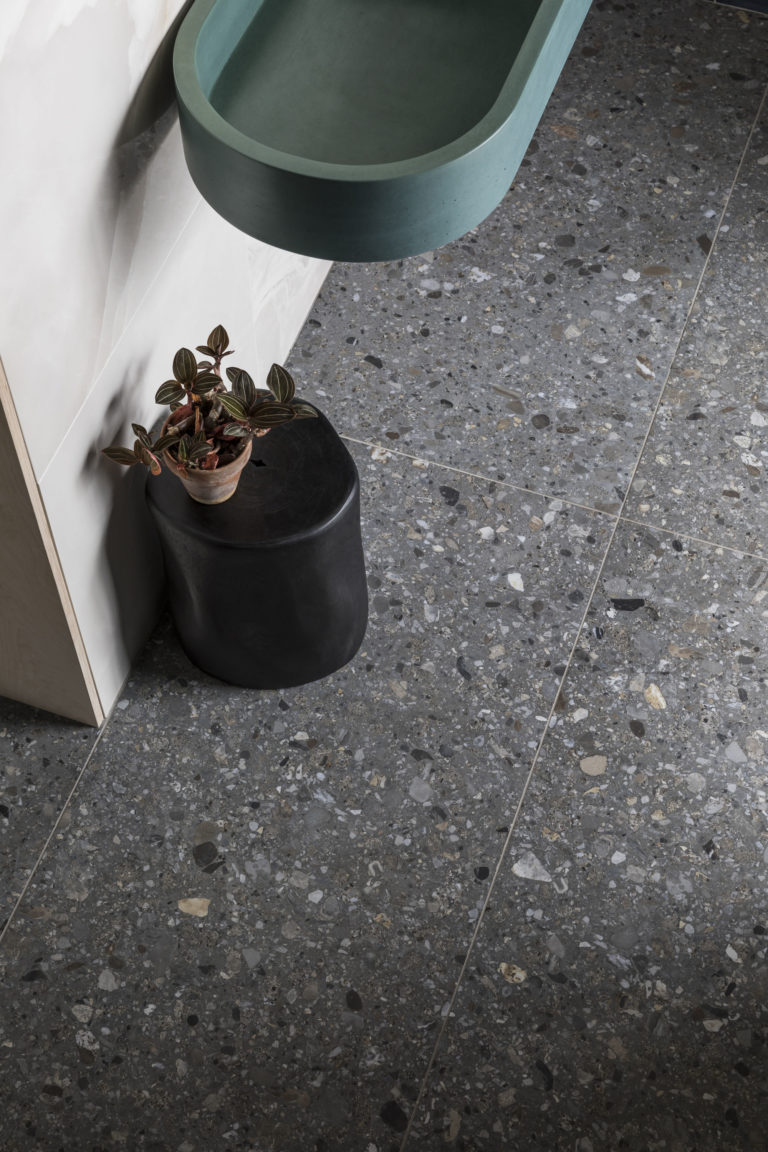 onyx-nouveau-moonstone-gloss-porcelain-bathroom-floor-tile