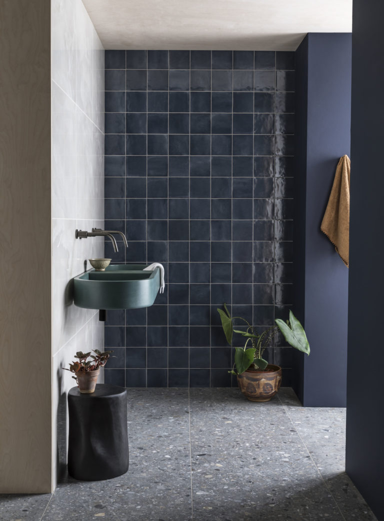 jagger-dark-grey-porcelain-bathroom-wall-tile