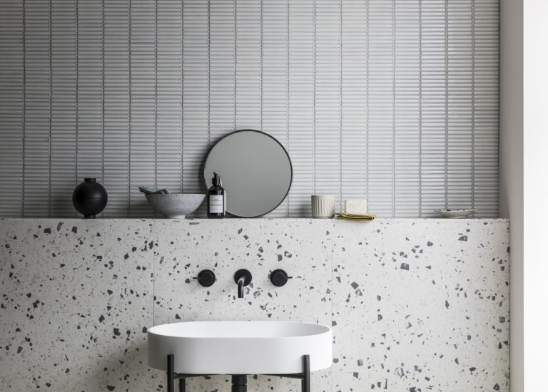 iggy-white-gloss-porcelain-bathroom-wall-tile