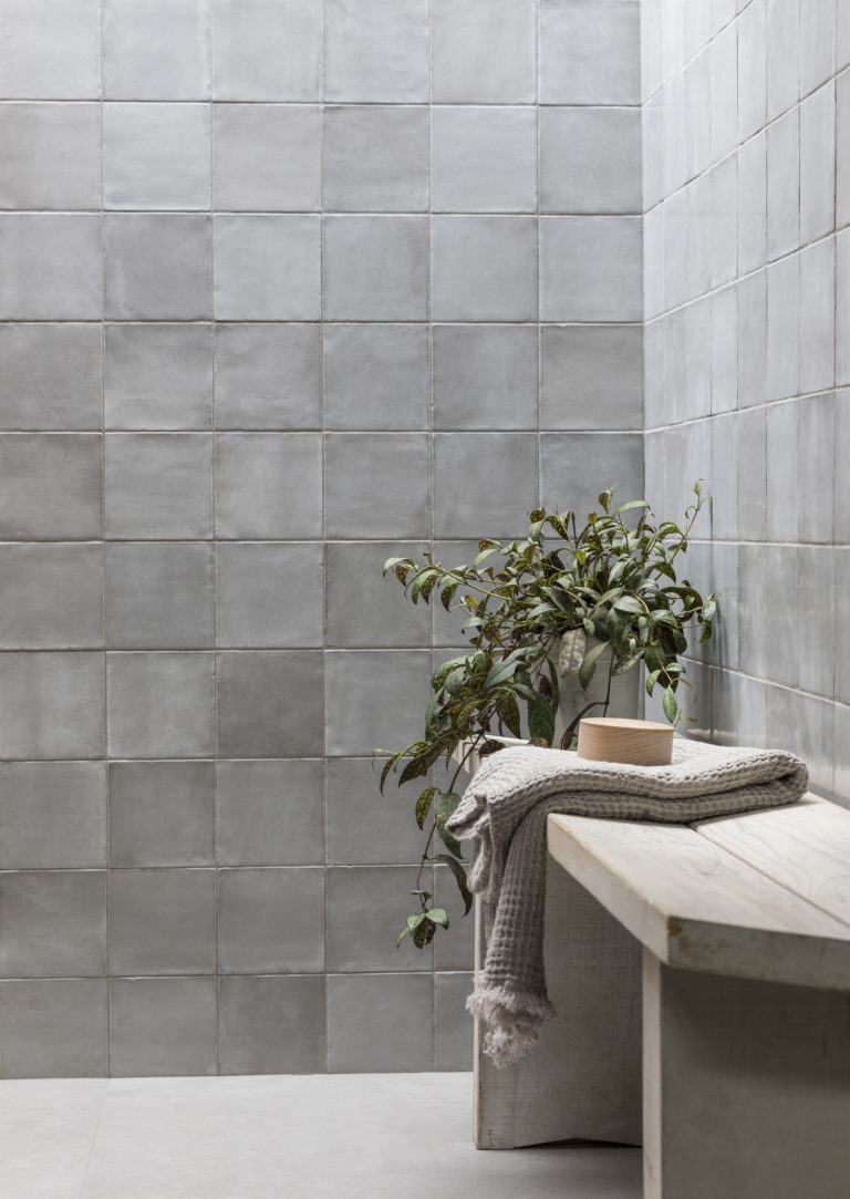detroit-light-grey-matt-porcelain-bathroom-tile
