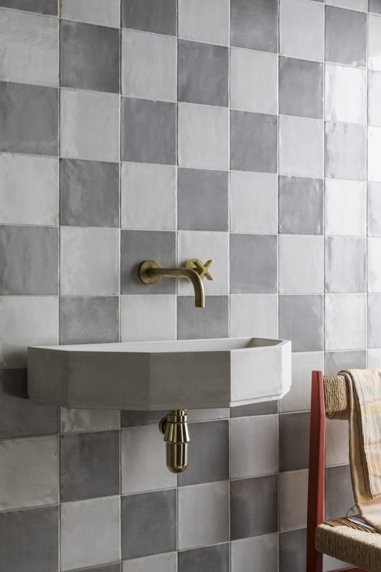 zen-white-gloss-procelain-bathroom-tile