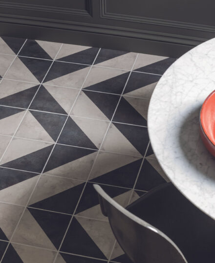 Casablanca Mono Décor 12/12 Porcelain black and white floor tiles and white marble effect circular table with grey chair