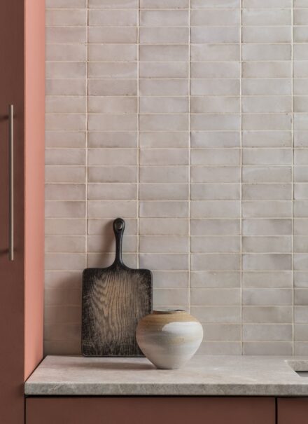 Zen Porcelain Gloss Natural wall tiles in a kitchen.
